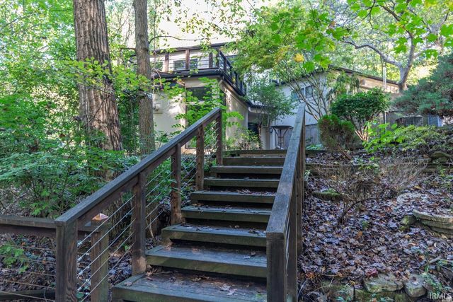 537 E Fawn Ridge Trail, Bloomington, IN 47408