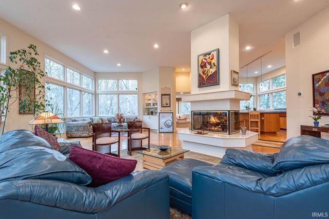 537 E Fawn Ridge Trail, Bloomington, IN 47408