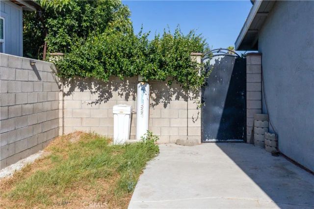 222 N Arrowhead Avenue, Rialto, CA 92376