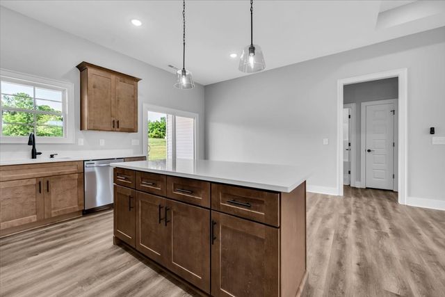 749 Edd Ramsey Rd, Mcminnville, TN 37110