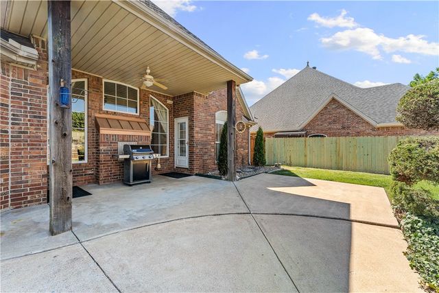 5406 Bent Tree Drive, Rogers, AR 72758