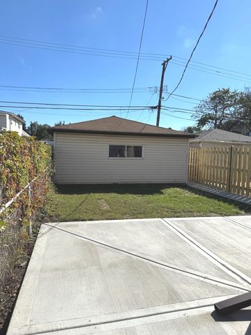 10653 S Mackinaw Avenue, Chicago, IL 60617