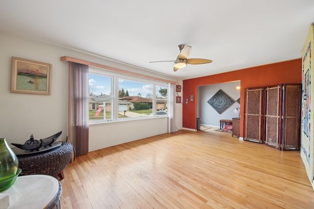 2176 N Westmoreland Drive, Palatine, IL 60074