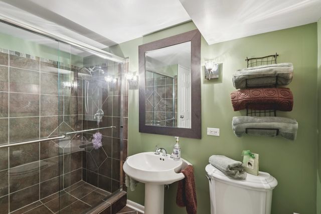 2176 N Westmoreland Drive, Palatine, IL 60074