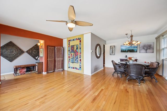 2176 N Westmoreland Drive, Palatine, IL 60074