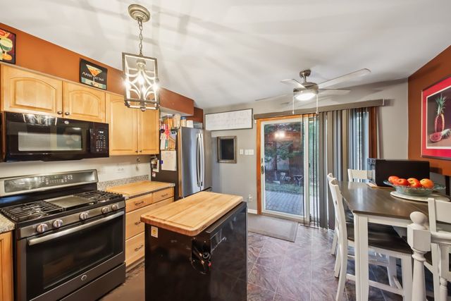 2176 N Westmoreland Drive, Palatine, IL 60074