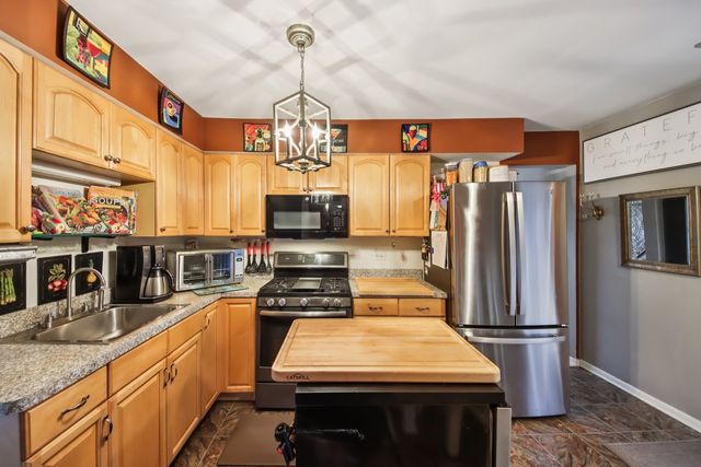 2176 N Westmoreland Drive, Palatine, IL 60074