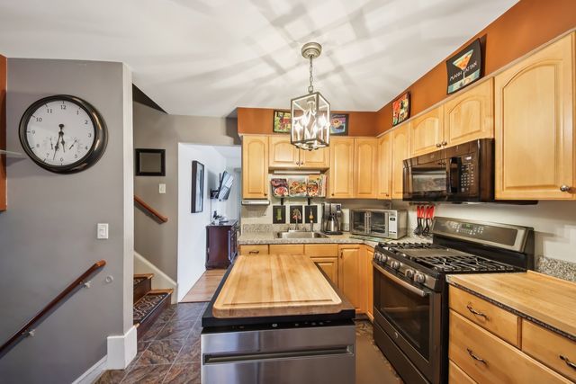 2176 N Westmoreland Drive, Palatine, IL 60074