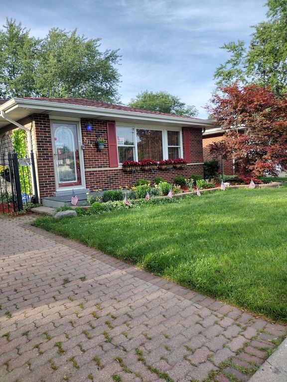 2176 N Westmoreland Drive, Palatine, IL 60074