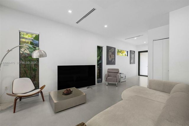 442 SW 15th Rd, Miami, FL 33129