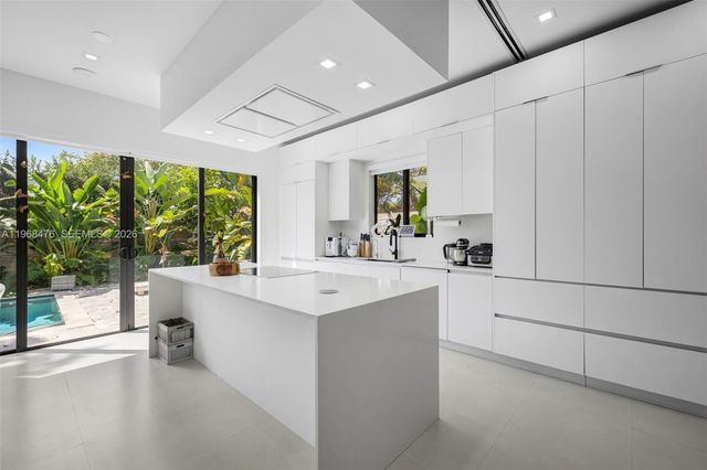 442 SW 15th Rd, Miami, FL 33129