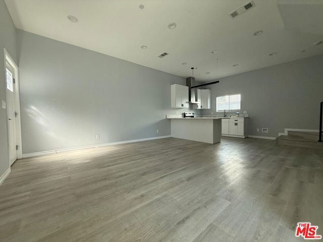 15964 Gault Street, Los Angeles, CA 91406