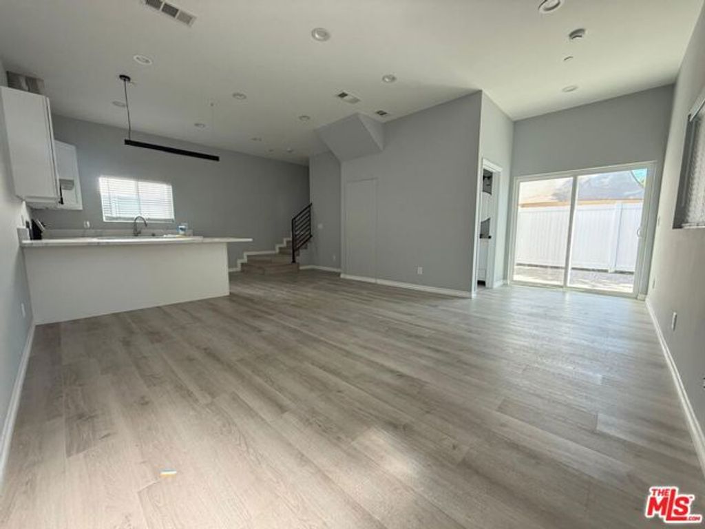 15964 Gault Street, Los Angeles, CA 91406
