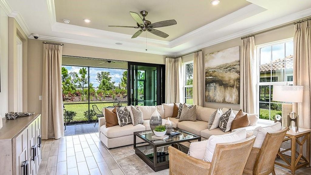 Image 3 of property listing at 14525 DERNA TERRACE, Bradenton, FL 34211