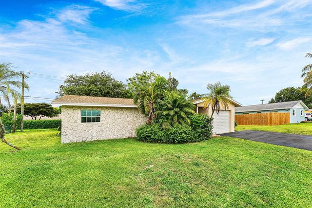 3150 Pinehurst Drive, Lake Worth, FL 33467