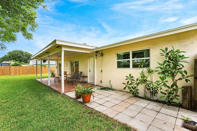 3150 Pinehurst Drive, Lake Worth, FL 33467