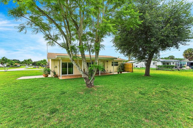 3150 Pinehurst Drive, Lake Worth, FL 33467