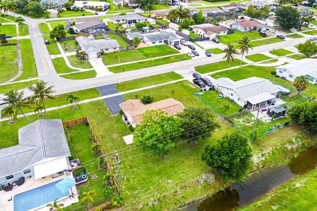 3150 Pinehurst Drive, Lake Worth, FL 33467
