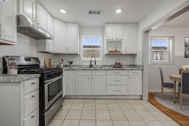 1127 60Th Ave, Oakland, CA 94621