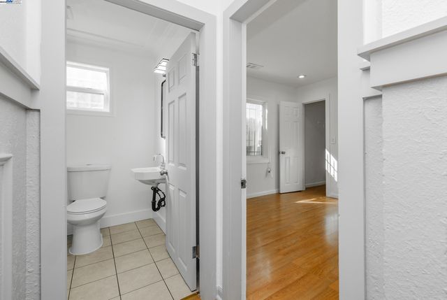 1127 60Th Ave, Oakland, CA 94621