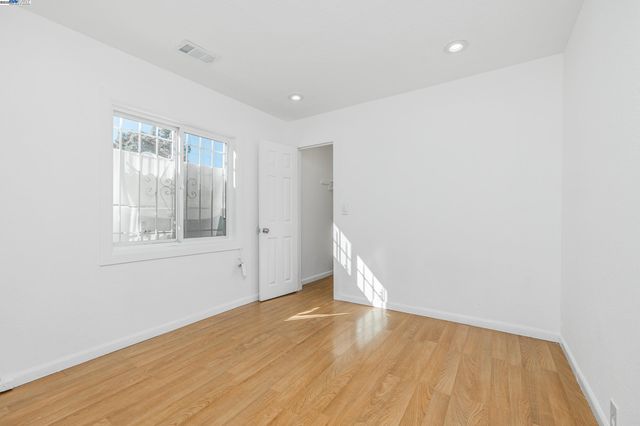 1127 60Th Ave, Oakland, CA 94621