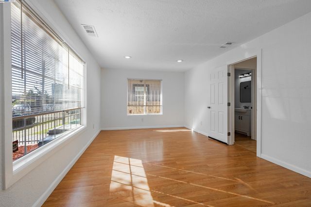 1127 60Th Ave, Oakland, CA 94621