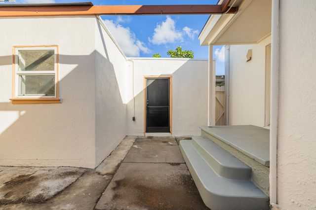 1127 60Th Ave, Oakland, CA 94621