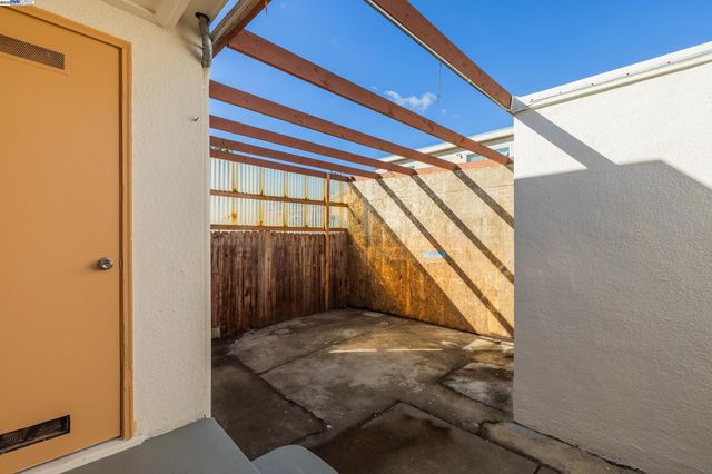 1127 60Th Ave, Oakland, CA 94621