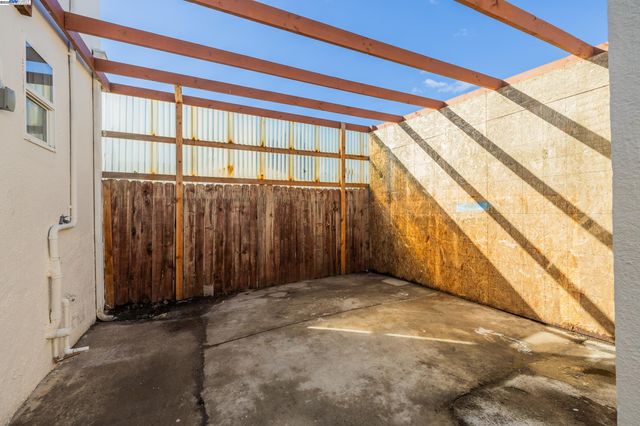 1127 60Th Ave, Oakland, CA 94621