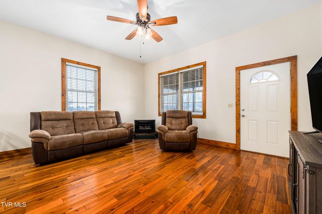 36091 Glove Drive, Glade Spring, VA 24340