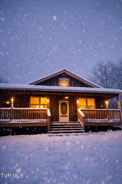 36091 Glove Drive, Glade Spring, VA 24340