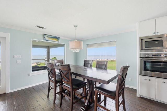 7712 Channelview Drive, Galveston, TX 77554
