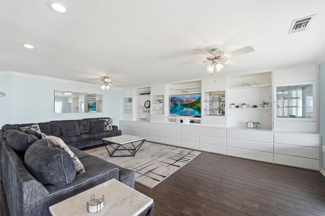 7712 Channelview Drive, Galveston, TX 77554