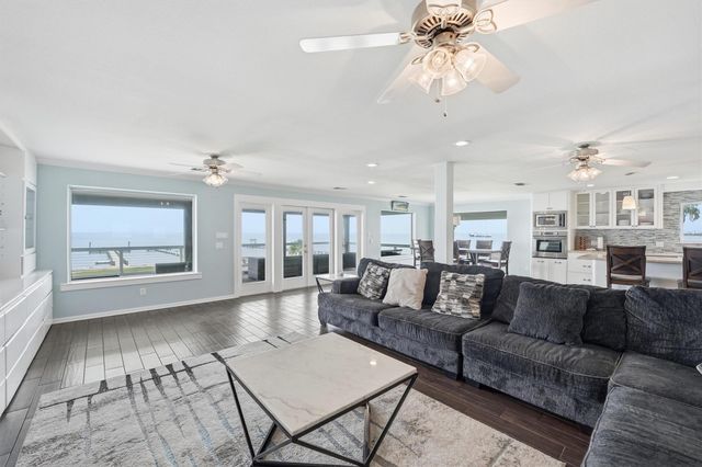 7712 Channelview Drive, Galveston, TX 77554