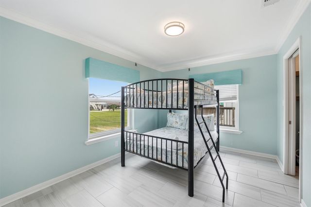 7712 Channelview Drive, Galveston, TX 77554