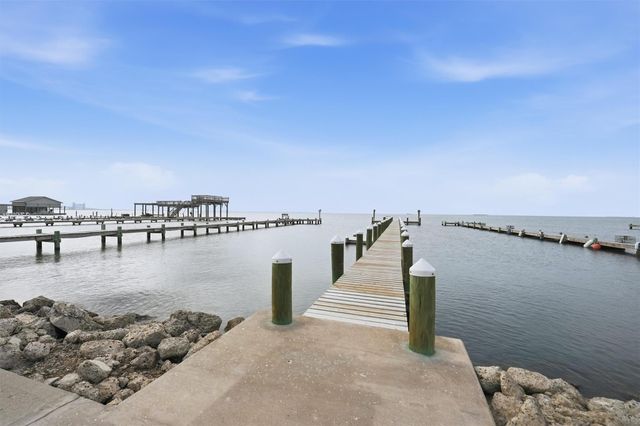 7712 Channelview Drive, Galveston, TX 77554