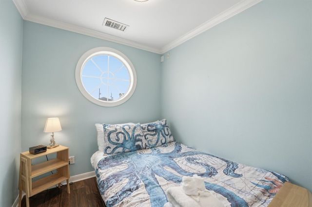 7712 Channelview Drive, Galveston, TX 77554
