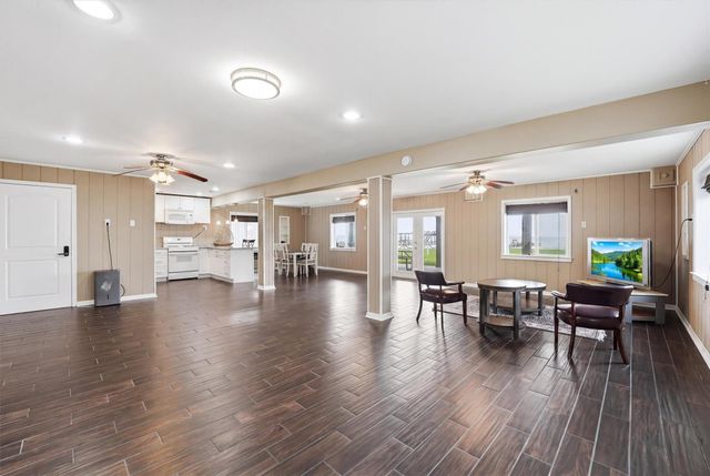 7712 Channelview Drive, Galveston, TX 77554