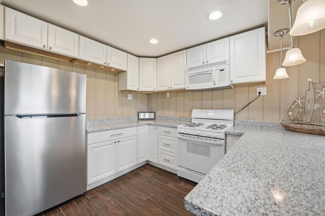 7712 Channelview Drive, Galveston, TX 77554