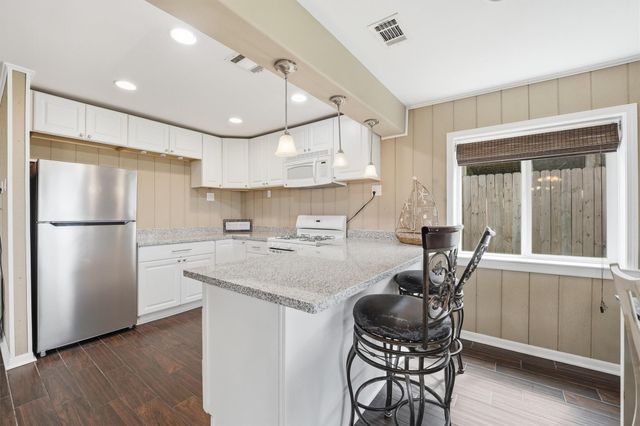 7712 Channelview Drive, Galveston, TX 77554