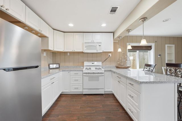 7712 Channelview Drive, Galveston, TX 77554