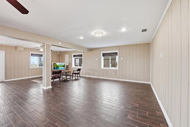 7712 Channelview Drive, Galveston, TX 77554