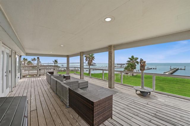 7712 Channelview Drive, Galveston, TX 77554