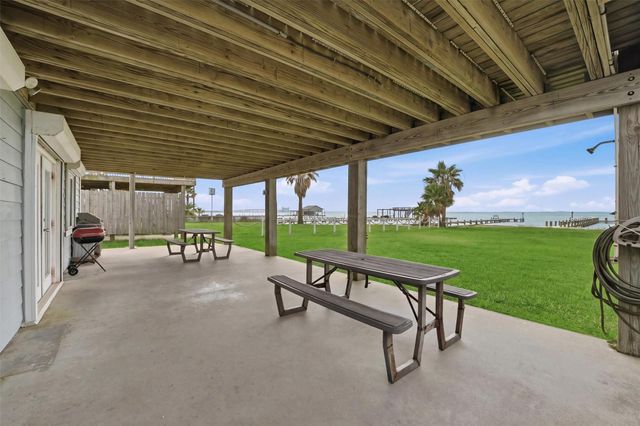 7712 Channelview Drive, Galveston, TX 77554