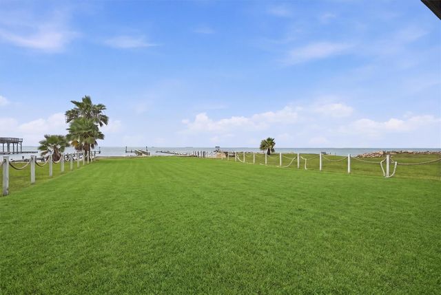 7712 Channelview Drive, Galveston, TX 77554
