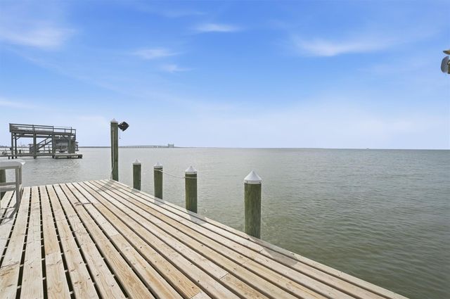 7712 Channelview Drive, Galveston, TX 77554