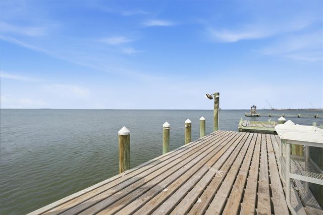 7712 Channelview Drive, Galveston, TX 77554