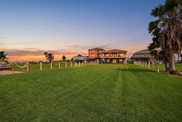 7712 Channelview Drive, Galveston, TX 77554
