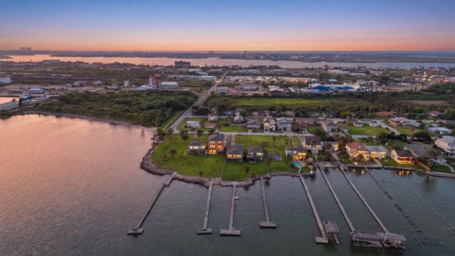 7712 Channelview Drive, Galveston, TX 77554