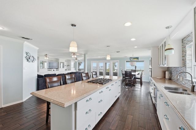 7712 Channelview Drive, Galveston, TX 77554